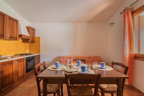Dining room - Comfy Flat Immersed in Nature (Budoni)