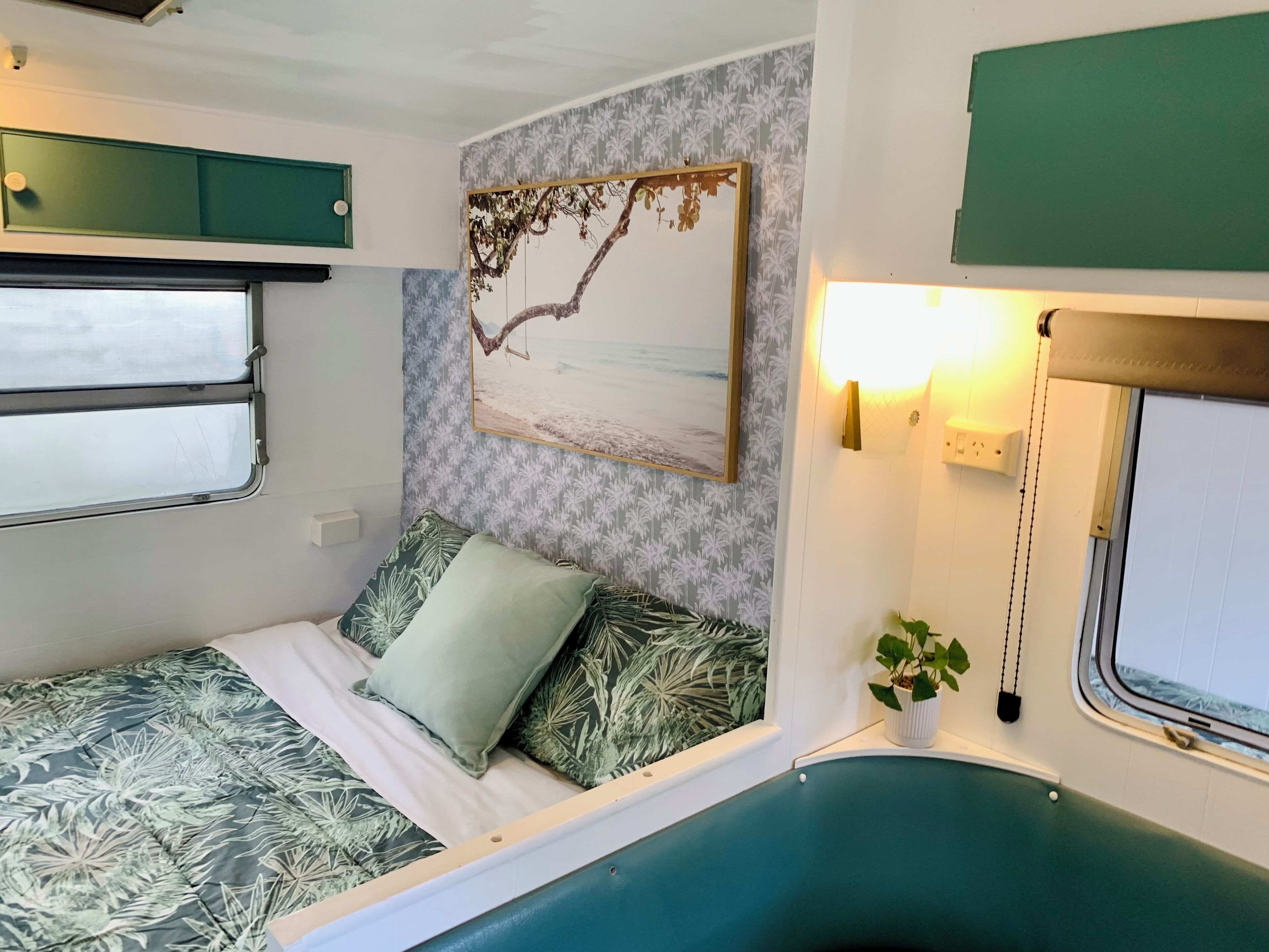 Daisy - The Retro Caravan