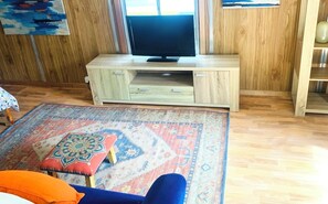 Lola - The Retro Caravan | Interior - Mornington Peninsula Retro Caravans (Rye)