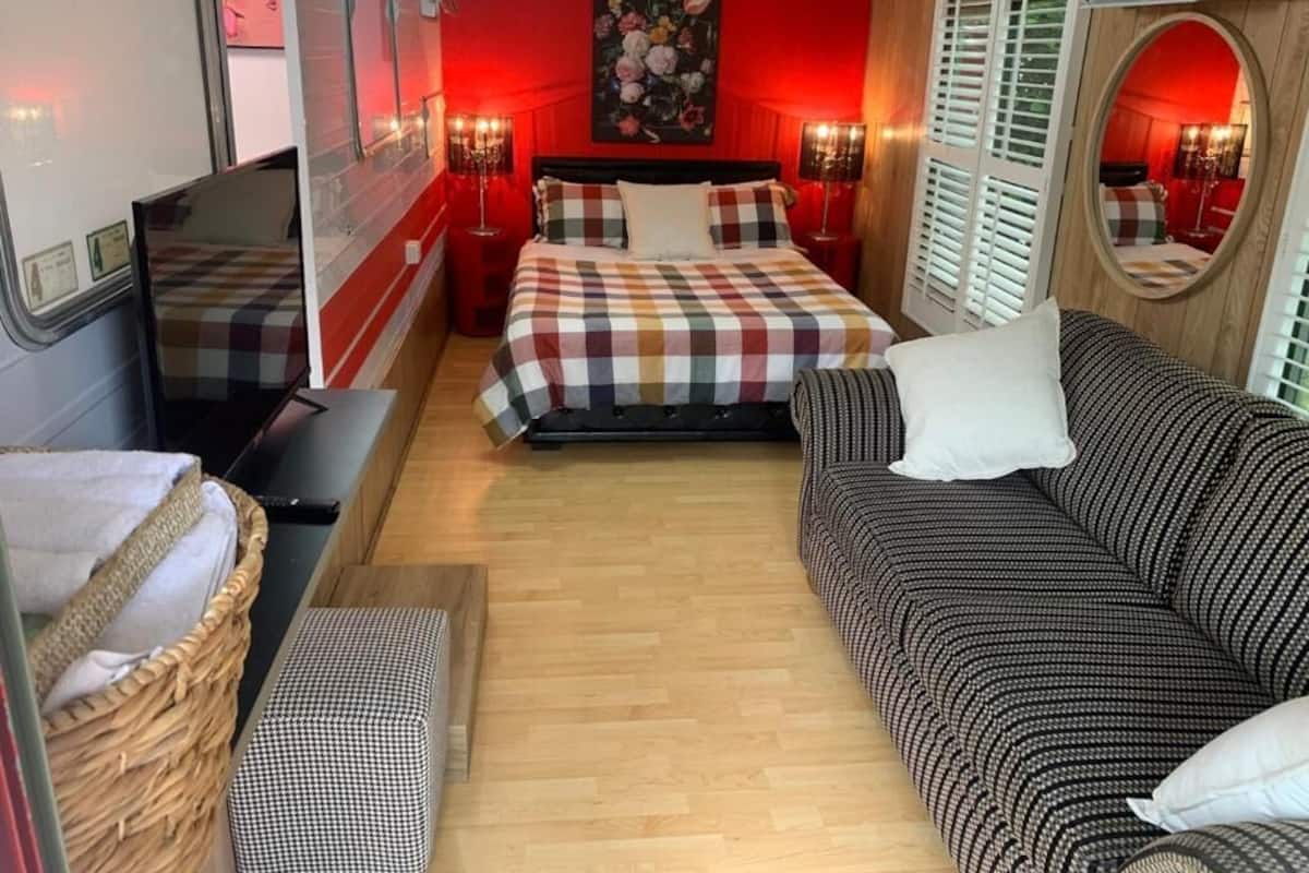 Betty - The Retro Caravan