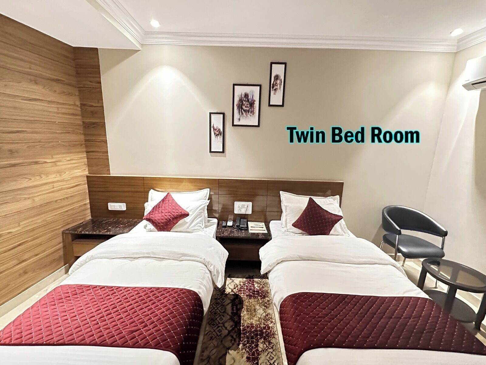 Escritorio, espacio para trabajar con laptop y wifi gratis 