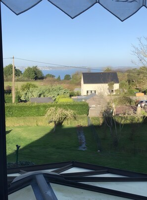 المنطقة المحيطة بالمنشأة