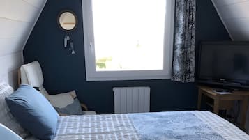 Een strijkplank/strijkijzer, wifi, beddengoed