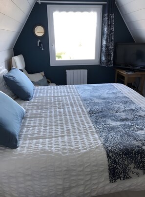 Room - Studio "Port Lazo" with Sea View, Private Terrace and Wi-Fi (Plouézec)