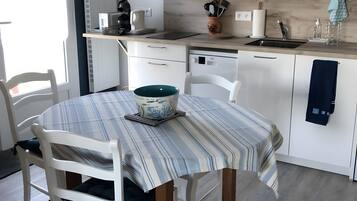 KylskÄp, mikrovÄgsugn, ugn och spishÀll