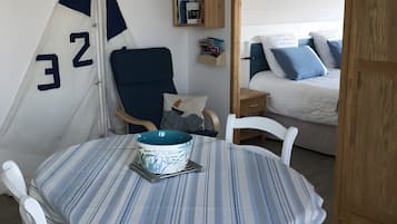 Fer et planche Ă repasser, Wi-Fi, draps fournis