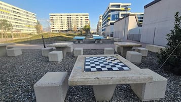 تناول الطعام بالخارج