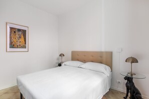 2 chambres, fer et planche à repasser, Wi-Fi gratuit, draps fournis