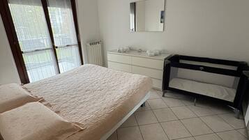 Fer et planche à repasser, accès Internet, draps fournis