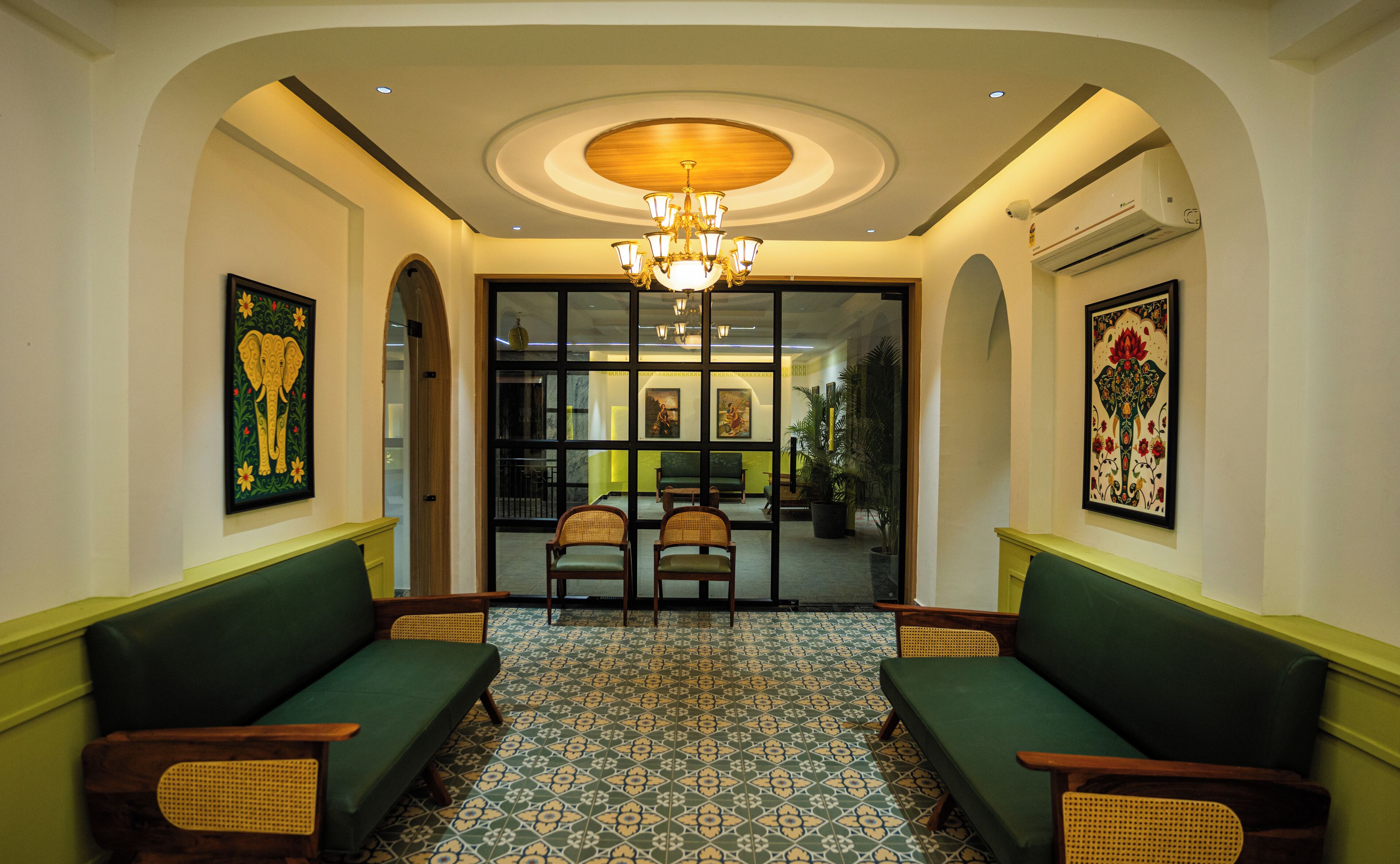 Coin salon dans le hall