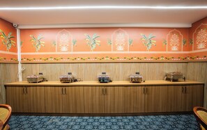 Petit déjeuner buffet servi tous les jours en supplément
