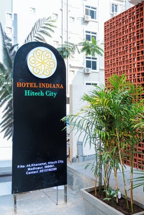 Front of property - Hotel Indiana Hitech City (Hyderabad)