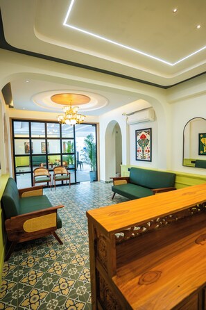 Área de estar no saguão