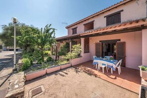 Departamento, 2 habitaciones, patio, vista a la ciudad | Restaurante al aire libre
