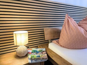 Berço de viagem, Wi-Fi de cortesia, roupa de cama