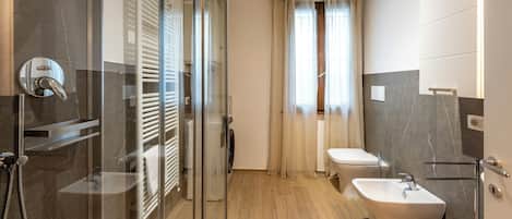 Apartment | Bathroom