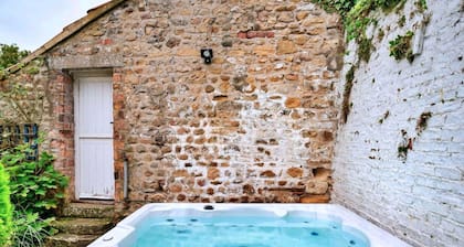 Wonderful villa for 14 people with WIFI, hot tub, TV and pets allowed