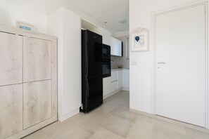 Fridge, microwave, oven, stovetop - Lovely apartment for 4 people with A/C, WIFI, TV and patio, close to Ostuni (Torre San Sabina)