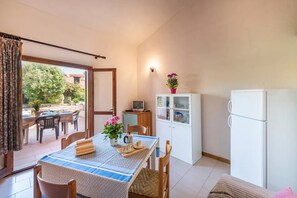 Apartment, 2 Bedrooms, Patio, City View | Dining room - Cozy Apartment With Furnished Patio (San Teodoro)