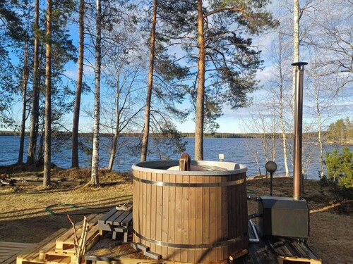 Koemakkoeniemi - Your vacation villa right on the lake with sauna and hot tub