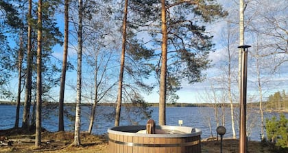 Koemakkoeniemi - Your vacation villa right on the lake with sauna and hot tub