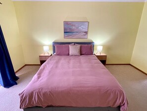 Iron/ironing board, travel crib, free WiFi, bed sheets - Blue Lagoon (American River)