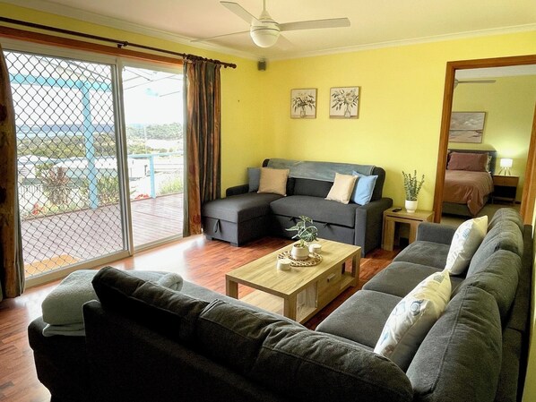 Smart TV, fireplace - Blue Lagoon (American River)