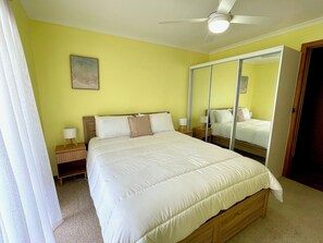 Iron/ironing board, travel crib, free WiFi, bed sheets - Blue Lagoon (American River)