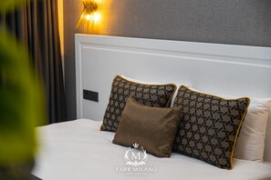 Coffres-forts dans les chambres, fer et planche à repasser