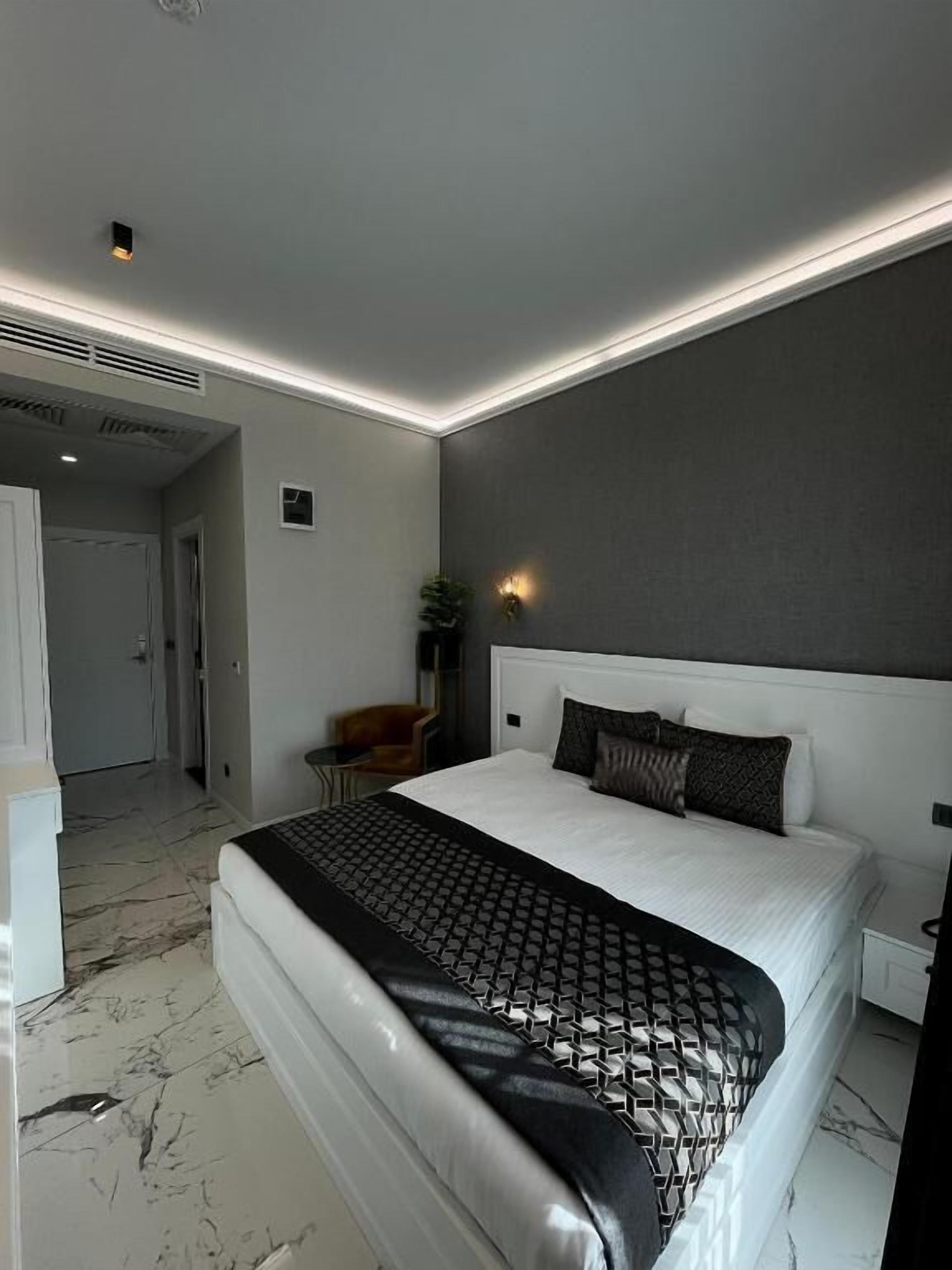 In-room safe, iron/ironing board, free WiFi