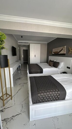 In-room safe, iron/ironing board, free WiFi - PARK MİLANO (IZMIR)