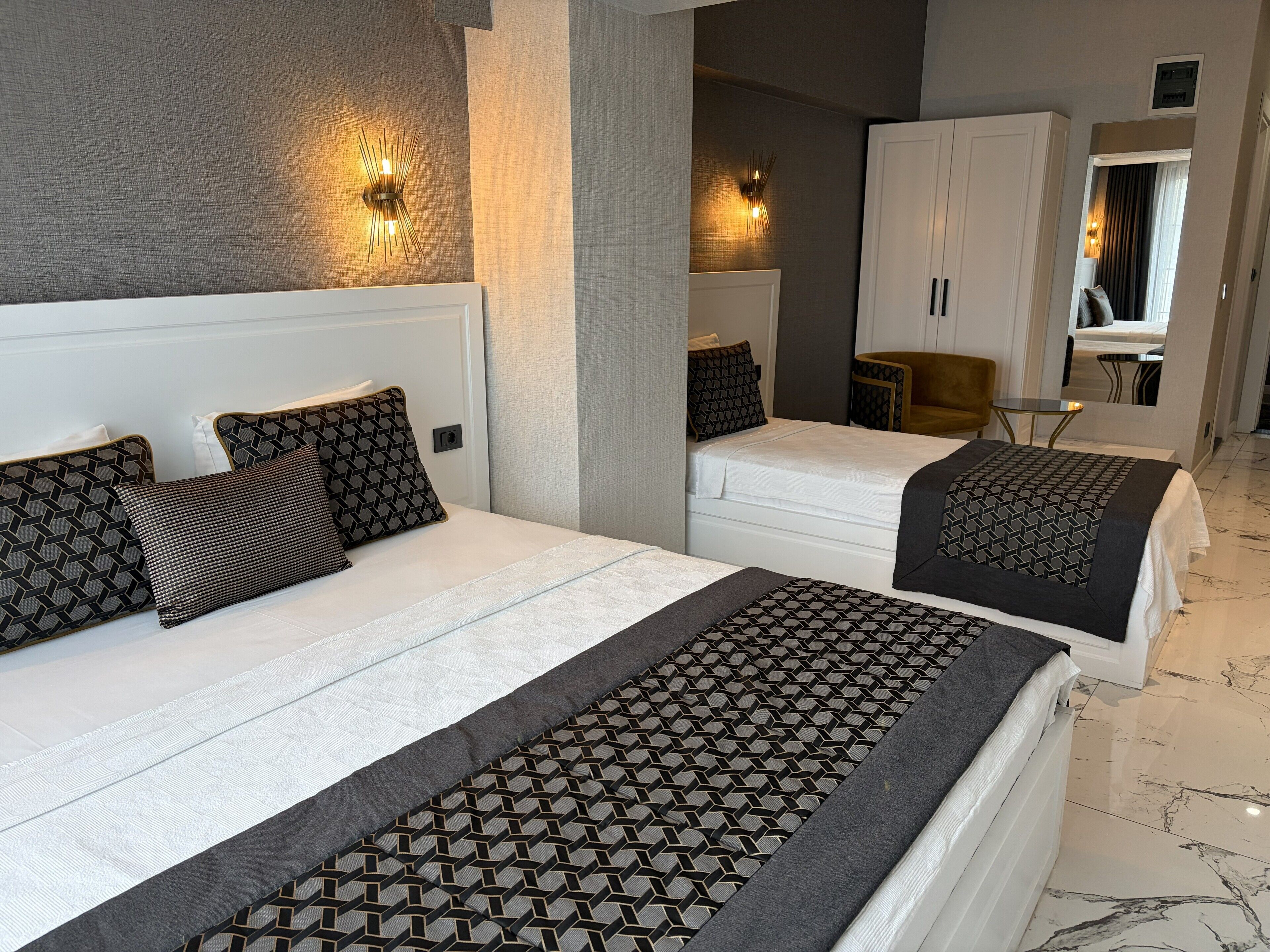 Cofres nos quartos, ferros/tábuas de passar roupa, Wi-Fi de cortesia