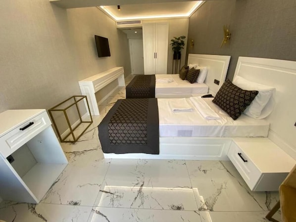 In-room safe, iron/ironing board, free WiFi - PARK MİLANO (IZMIR)