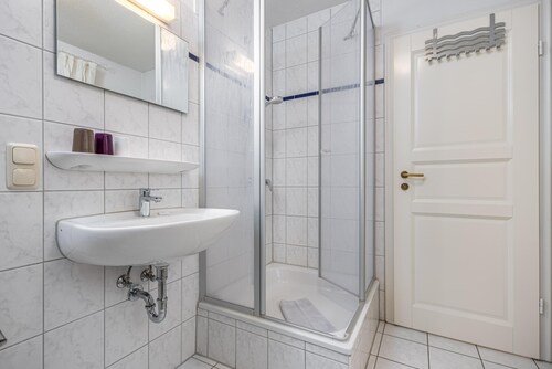 End terraced house in a quiet location close to the beach