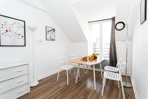 Living area - Stylish 1BR in the Heart of Le Marais (Paris)