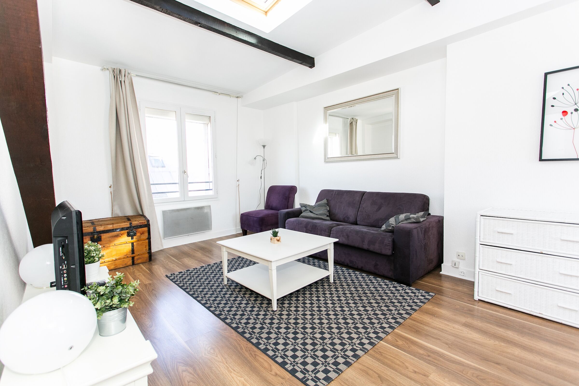 City-Apartment, 1 Doppelbett und Schlafsofa, Nichtraucher, Stadtblick | Wohnbereich | 40-Zoll-Flachbildfernseher mit Satellitenempfang