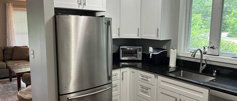 Mikroaaltouuni, uuni, liesi, astianpesukone