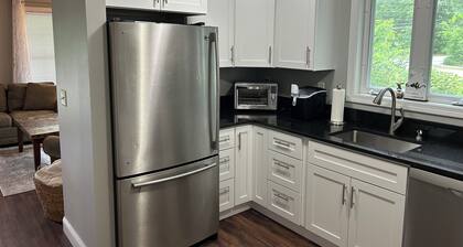 Peaceful 2-bedroom condo in Concord right off I-93