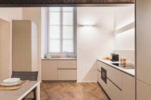 Fridge, microwave, stovetop, dishwasher - Apartment in Como with 2 bedrooms sleeps 4 (Como)