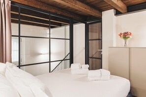2 bedrooms, travel cot, free WiFi - Apartment in Como with 2 bedrooms sleeps 4 (Como)