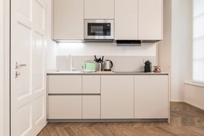 Refrigerador, microondas, parrilla de estufa y lavavajillas 