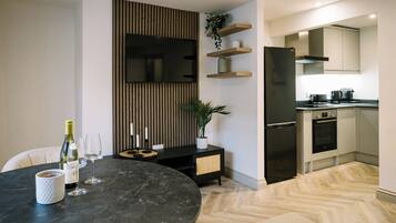 Apartment, 1 Double Bed | Dining room