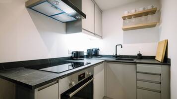 Apartment, 1 Double Bed | Private kitchen