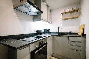 Private kitchen - Sun St Apartment 2 (Lancaster)