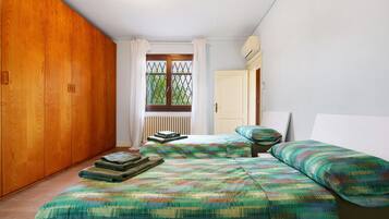 BĂŒgeleisen/BĂŒgelbrett, WLAN, BettwĂ€sche