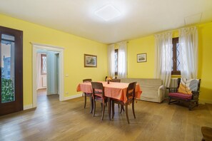 Dining - Ca' Mercati Apartment with Two Bedrooms in Mestre Venice (Venezia)