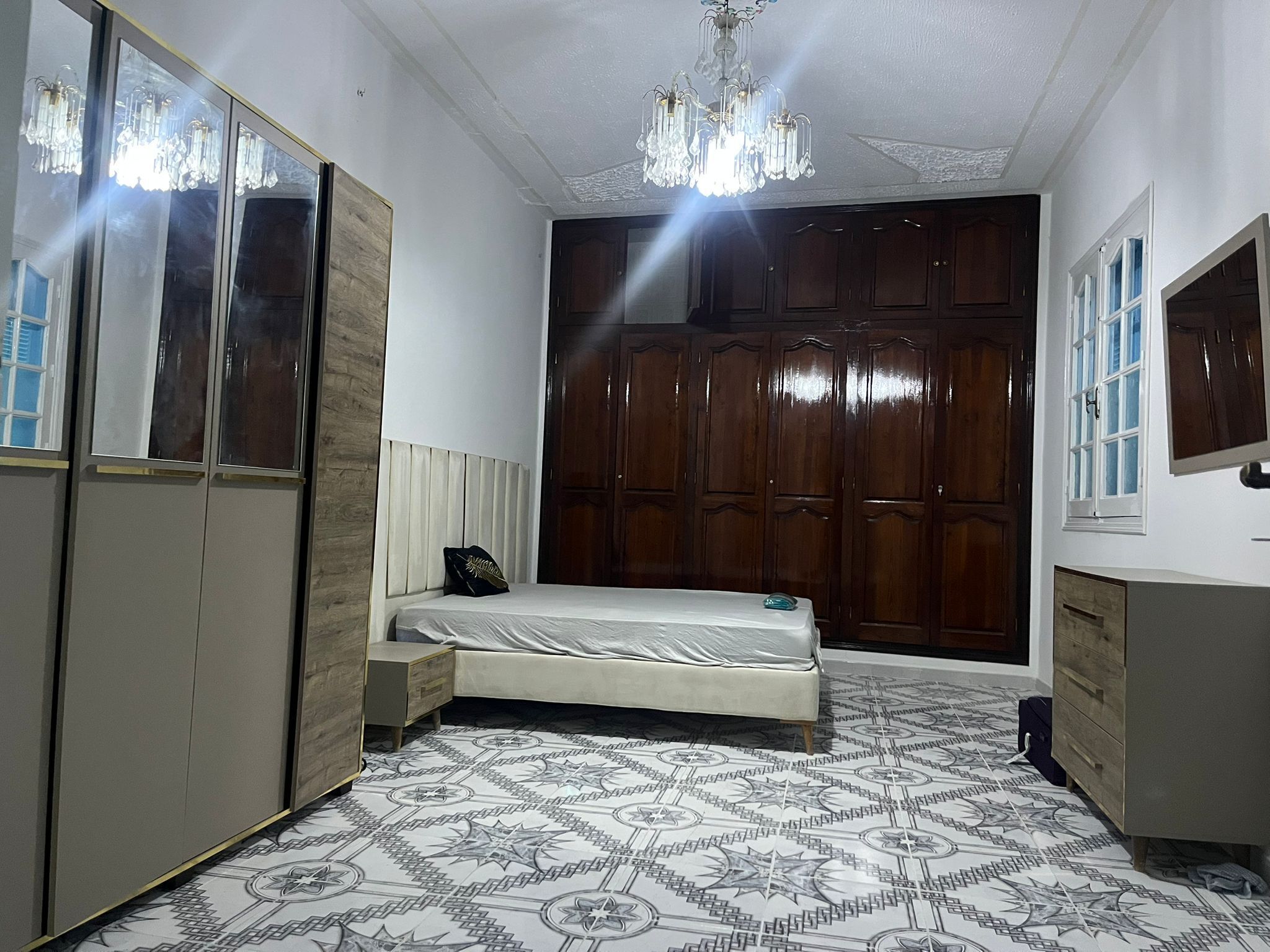 2 間睡房、床單