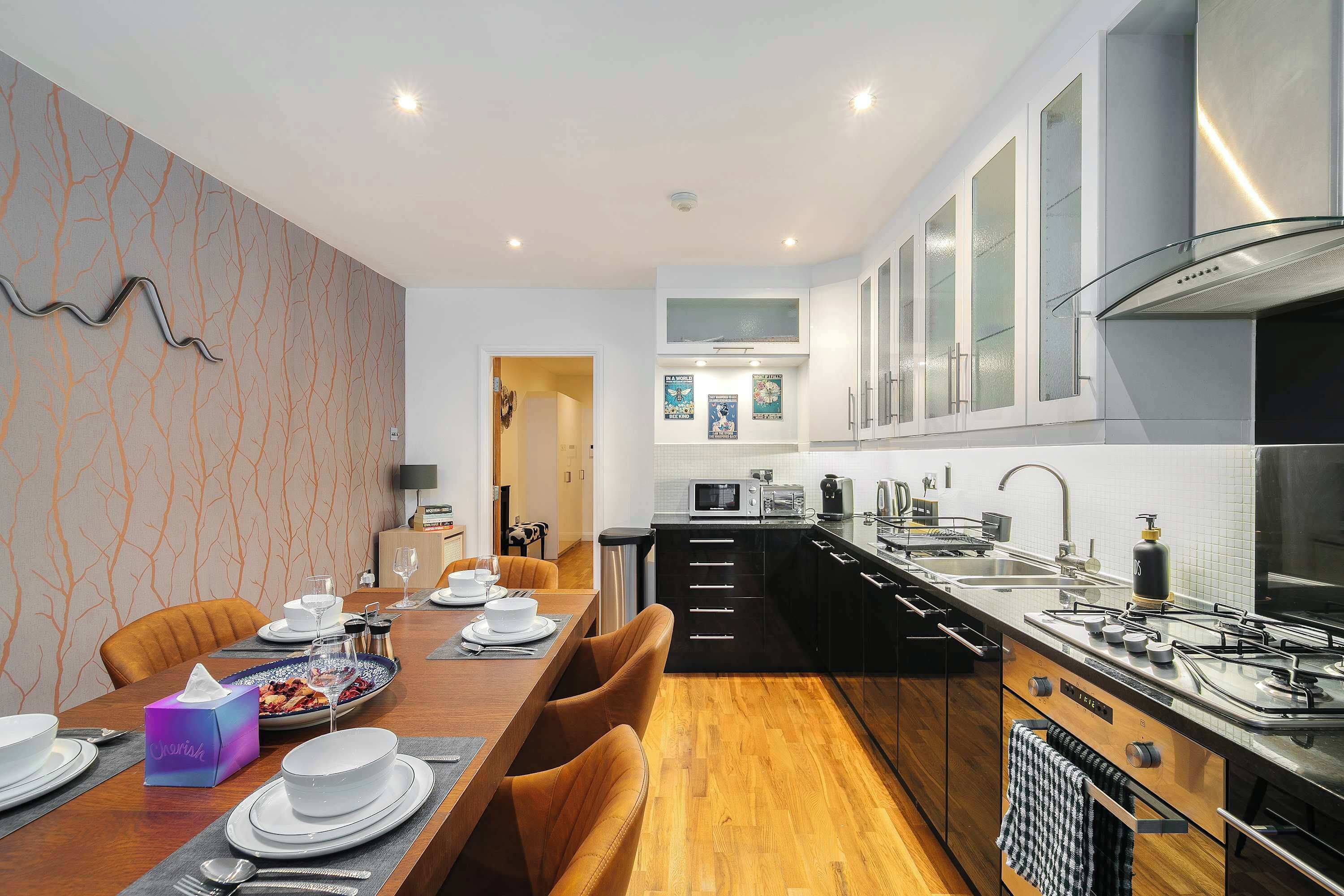 Coffee/tea maker, fridge, microwave, oven