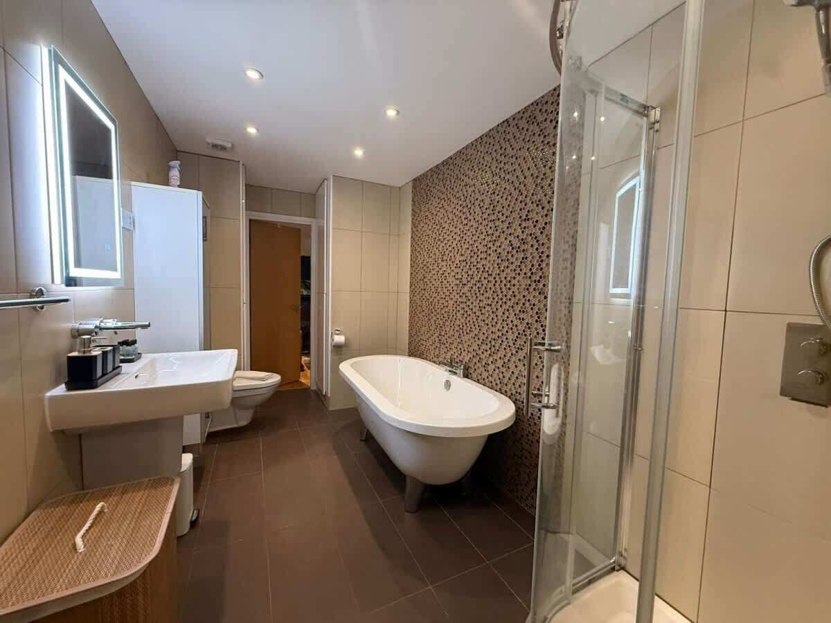 Dusche, Haartrockner, Shampoo