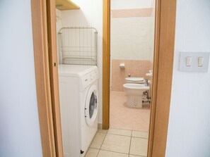 Appartamento, 1 camera da letto, patio | Lavanderia